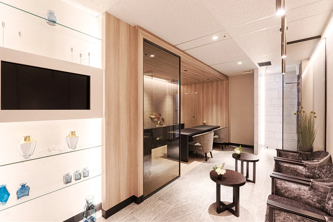 新宿東口店サロン店内